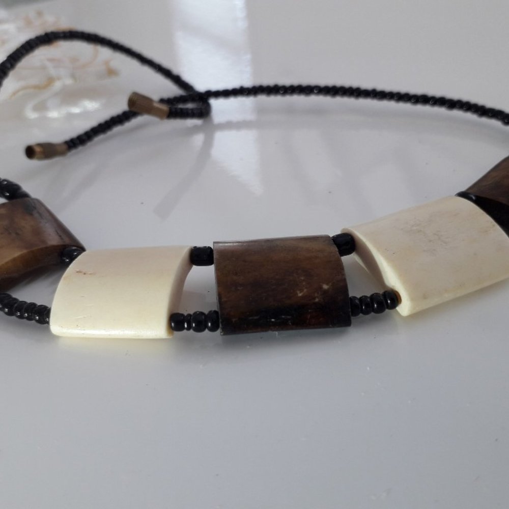 NWOT - TRIBAL JEWELRY NECKLACE IN BROWN AND WHITE POLISHED TILES